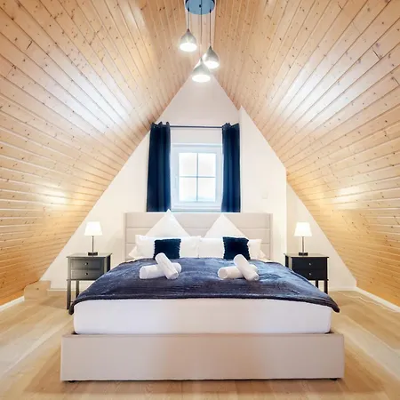 Apartment Neu Deluxe Muensterblick, Maisonette, Kingsize Bett, Kueche, Netflix, Aussicht, E-kamin Bad Sackingen
