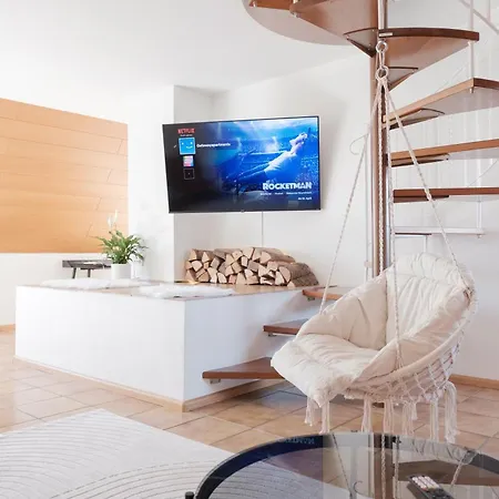 Apartment Neu Deluxe Muensterblick, Maisonette, Kingsize Bett, Kueche, Netflix, Aussicht, E-kamin *